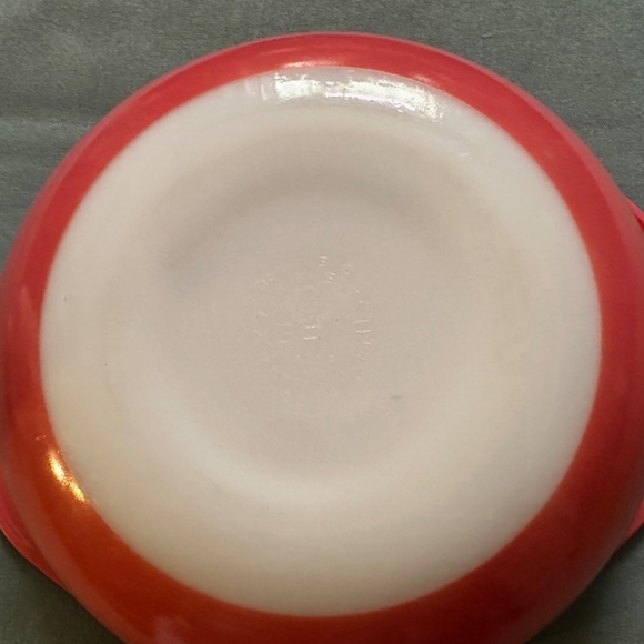 Pyrex 2qt Mixing Bowl Pink Round - Picture 3 of 3